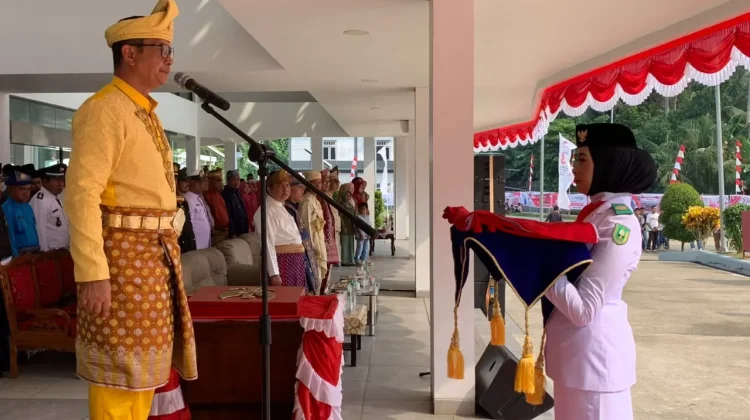 Komjen Pol. Makhruzi Rahman Pimpin Upacara HUT ke-81 RI di PLBN Serasan
