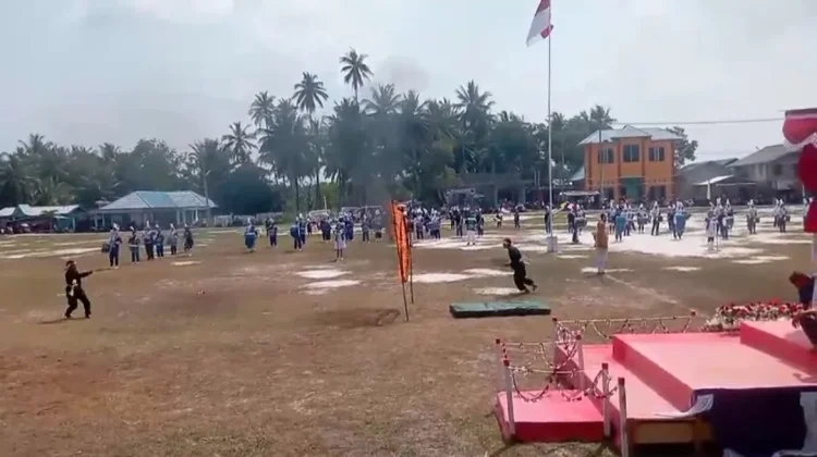 Atraksi Bola Api Meriahkan HUT RI di Bunguran Utara