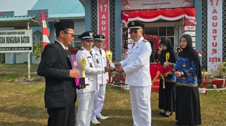 Upacara HUT RI dan Penyerahan Piala Desa