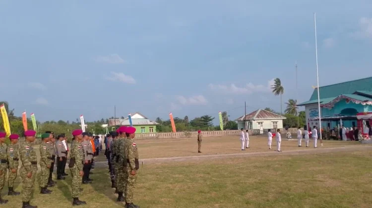 Upacara Penurunan Bendera di Pulau Laut