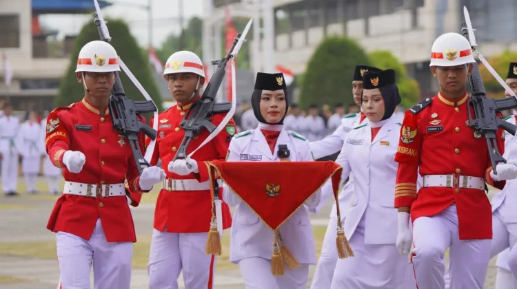 Dari Pengibar Bendera Bawah Laut, Wynnie Kini Jadi Pembawa Baki Paskibraka Natuna