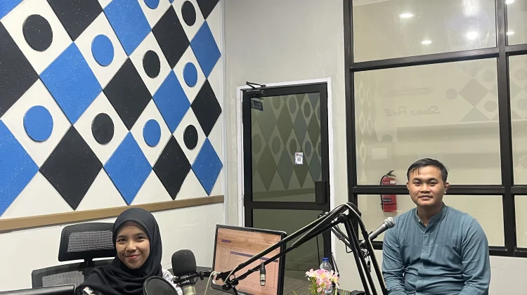 English Corner PRO2 RRI Ranai Bahas Tips Belajar Bahasa Inggris Bersama Mentor NLC
