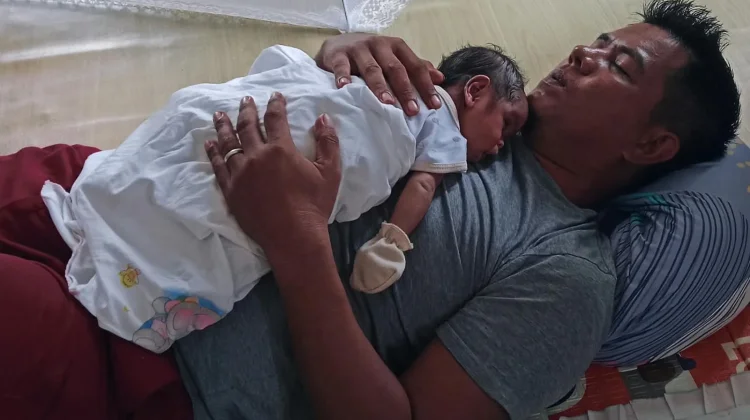 Manfaat Dekapan Seorang Ayah bagi Bayi