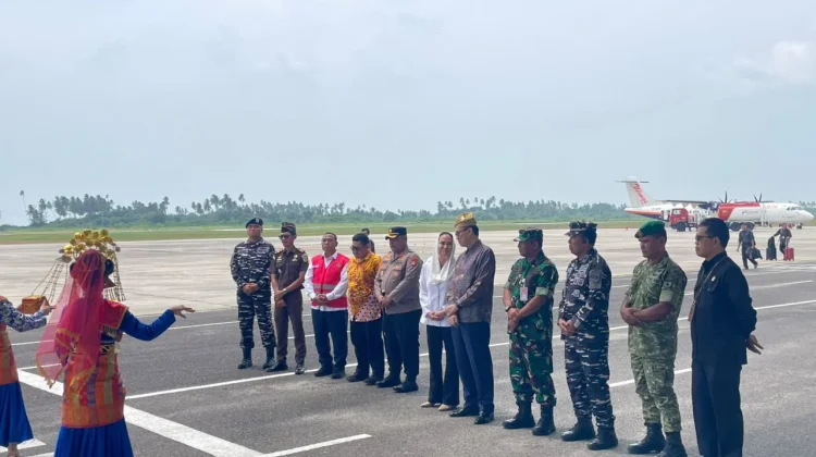 Bupati Natuna Sambut Wamenlu RI dalam Kunjungan Kerja ke Natuna