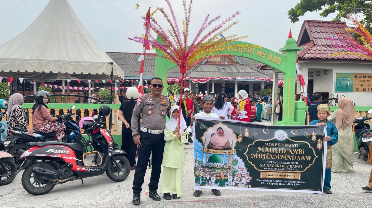 Satlantas Polres Natuna Kawal Pawai Maulid Nabi SDN 002 Ranai