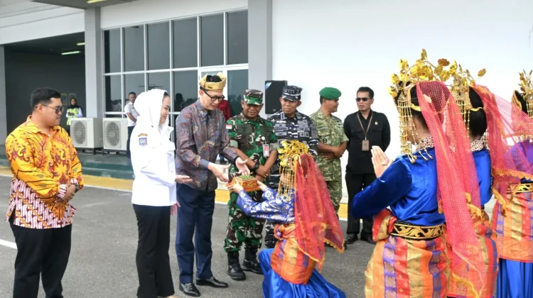 Danlanud RSA Turut Sambut Kedatangan Wamenlu RI di Natuna