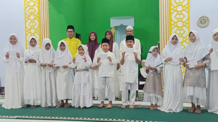Warga Teledu Desa Sepempang Semangat dalam Mengikuti Kegiatan Maulid Nabi