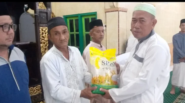 Gerakan Sedekah Beras Rutin di Bunguran Utara