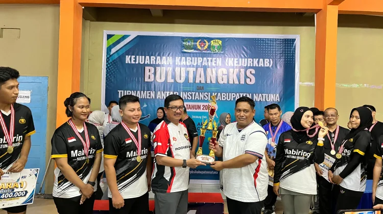 Polres Natuna Juara Pertama Turnamen Bulu Tangkis Antar Instansi