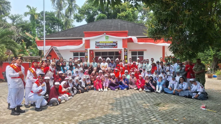 SDN 002 Sedanau Juara Gerak Jalan Kreasi di Bunguran Barat