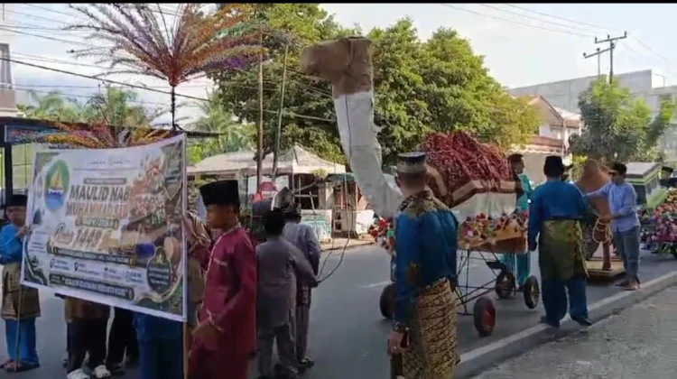 Pawai Maulid Nabi Meriahkan Serasan