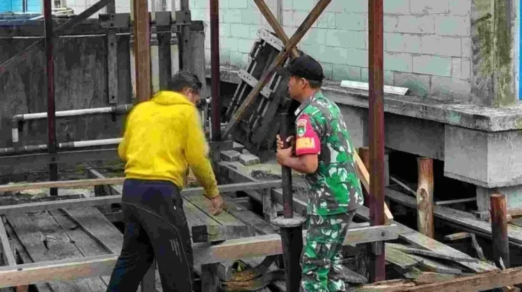 Babinsa Tanjung Kumbik Ingatkan Keselamatan ditengah Cuaca Ekstrem