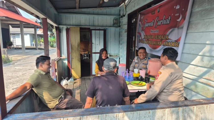 Jumat Curhat di Letung, Polisi dan Warga Jemaja Perkuat Sinergi Jaga Kamtibmas