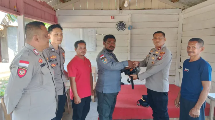 Polsek Bunguran Timur Sambangi Poskamling dan Salurkan Sarana