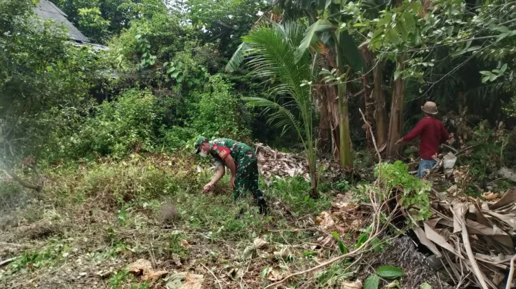 Babinsa Air Payang Ajak Warga Gotong Royong