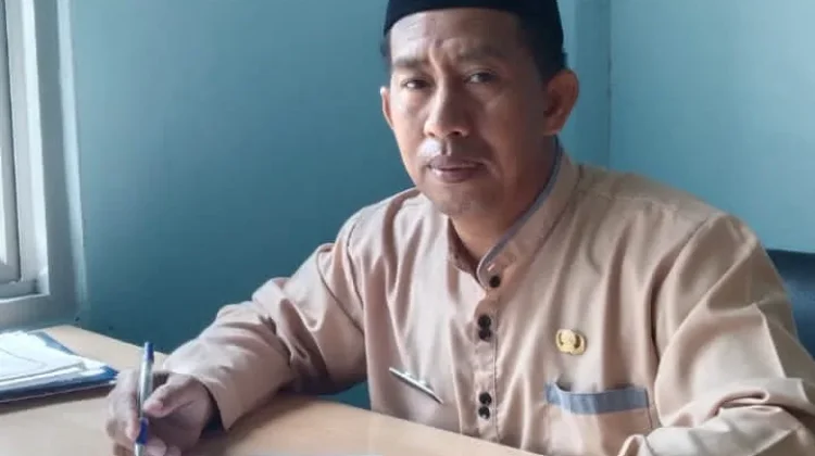 Pemerintah Kecamatan Suak Midai Bagikan 500 Masker di tengah Kabut Asap