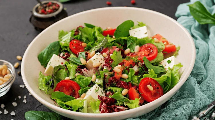 Cara Membuat Salad yang Sehat untuk Menu Harian