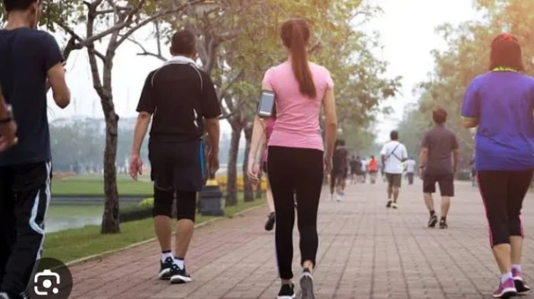 Benarkah Jalan Kaki Bisa Lebih Nyaman daripada Lari untuk Menurunkan Berat Badan