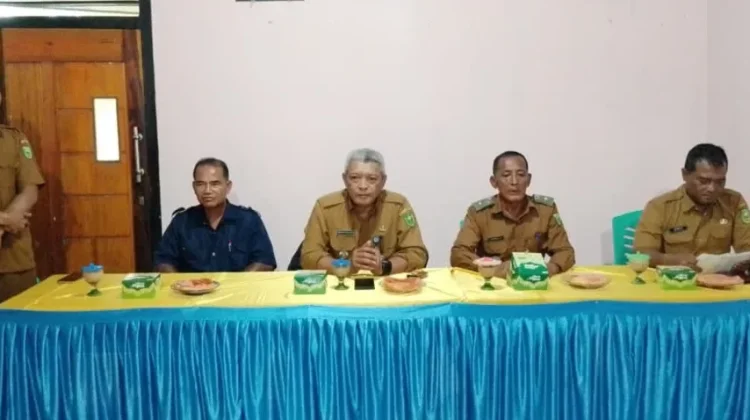 Camat Bunguran Batubi Evaluasi Desa Sedanau Timur