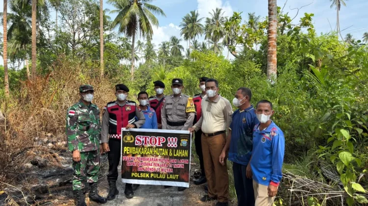 Babinsa dan Polisi Patroli Karhutla