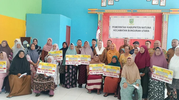 Bupati Natuna Salurkan Bansos di unguran Utara