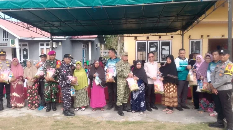 HUT TNI ke-81, Koramil Pulau Laut Gelar Bakti Sosial