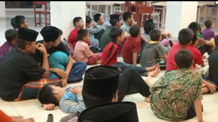 Malam Minggu, Siswa Sekolah Rakyat Terintegrasi 32 Natuna Nonton Bersama