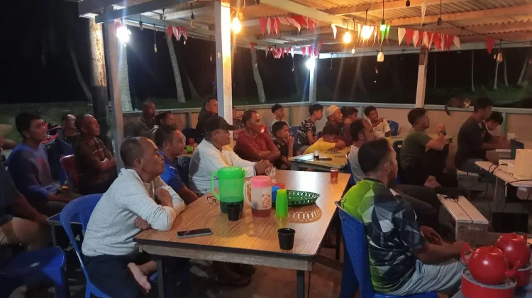 Semangat Cinta Tanah Air, Warga Pulau Laut Nobar Piala ASEAN Cup di Pondok Fanta