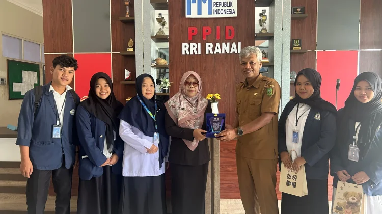 Mengabdi 2 Bulan, Mahasiswa PKL Jalani Pengalaman Berharga di RRI Ranai