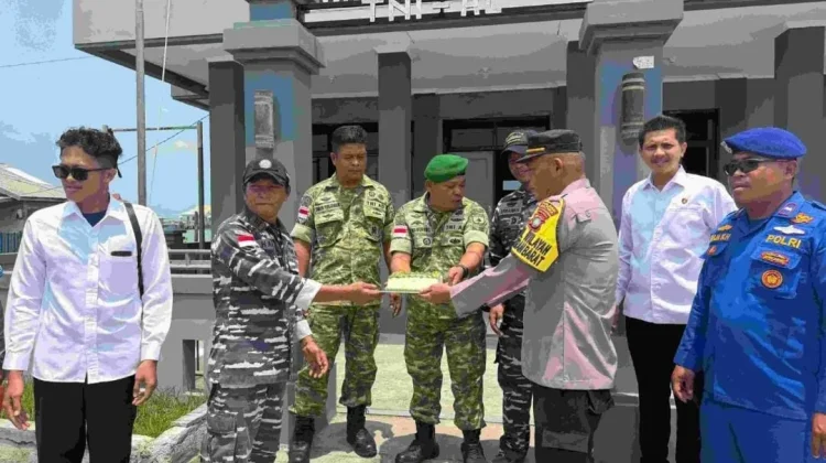 Koramil 03/Sedanau Sambut Ucapan HUT ke-81 TNI dari Polsek BB