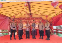 Polres Kepulauan Anambas Serahkan Parcel Imlek