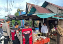 Polsek Bunguran Barat Amankan Pasar Ramadhan 1447 H di Sedanau