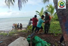 Babisa Desa Air Putih Bersama Warga, Bantu Nelayan Tarik Pompong Ke-Darat