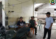 Dibulan Ramadhan, Babinsa Desa Batu Belanak Tetap Laksanakan Komsos Bersama Warga