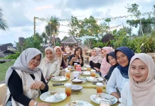 Keseruan Buka Bersama Teman-Teman di Pendopo Lawas