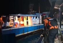 Kapal Pompong Putra Natuna Bocor, Empat Awak Selamat