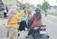 SALUT UT Natuna Bagikan 330 Takjil untuk Warga