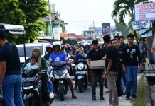 Personel Bujangan Lanud RSA Berbagi Takjil Gratis