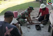 Komsos Rutin di Bulan Ramadhan Babinsa Desa Batu Belanak
