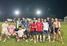Remaja Natuna Manfaatkan Malam Hari untuk Bermain Sepakbola