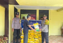 Polsek Serasan Salurkan Beras Bantuan PLN Batam