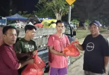 Insan Pers Natuna Berbagi Sembako untuk Pekerja Sampah