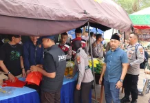 Kapolres Natuna Tinjau Langsung Gerakan Pangan Murah di Pantai Piwang