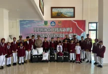 Satbinmas Polres Natuna Antar Siswa Sekolah Rakyat Pulang Kampung