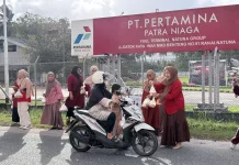 FT Natuna Bagikan 150 Paket Takjil di Jumat Berkah