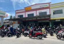 Warga Natuna  Antre Tukar Receh  di Perbankan