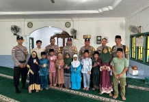 Polsek Siantan Berbagi Alquran Ramadhan di  Pesisir Timur