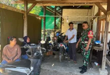 Berikan Semangat/Motivasi, Babinsa Desa Air Putih Komsos Dengan Pemilik Bengkel