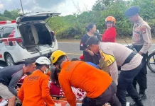 Respons Cepat Pamapta Polres Natuna Tangani Laka Tunggal