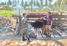 Babinsa Komsos Bersama Petani Kopra